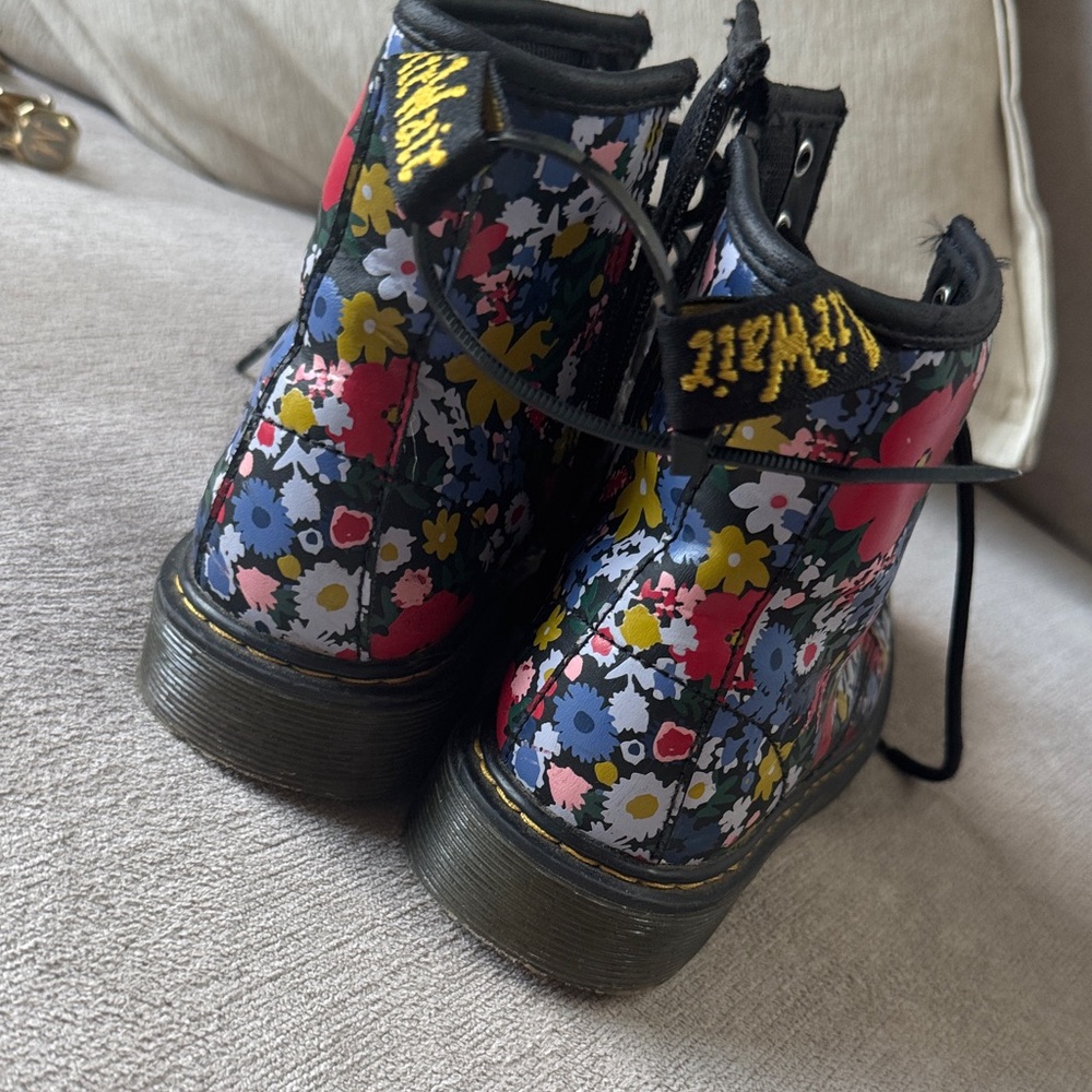 Dr. Martens Kids Floral Boots - Black Multicolor - Picture 10 of 13